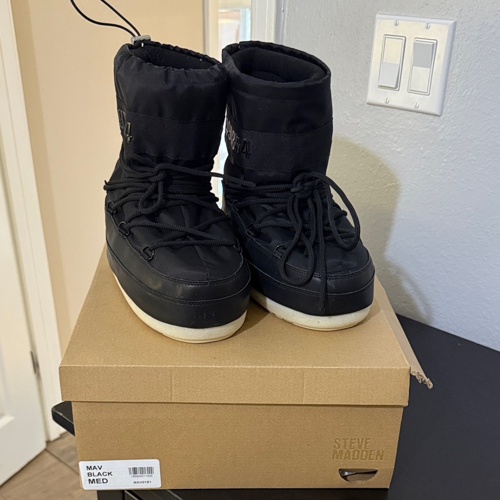 Steve Madden Black Mav Snow Boots